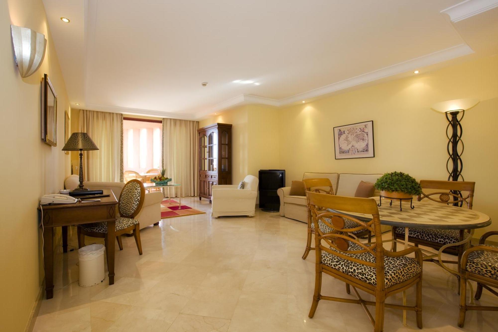 Bahia Beach Apartments Estepona Room photo